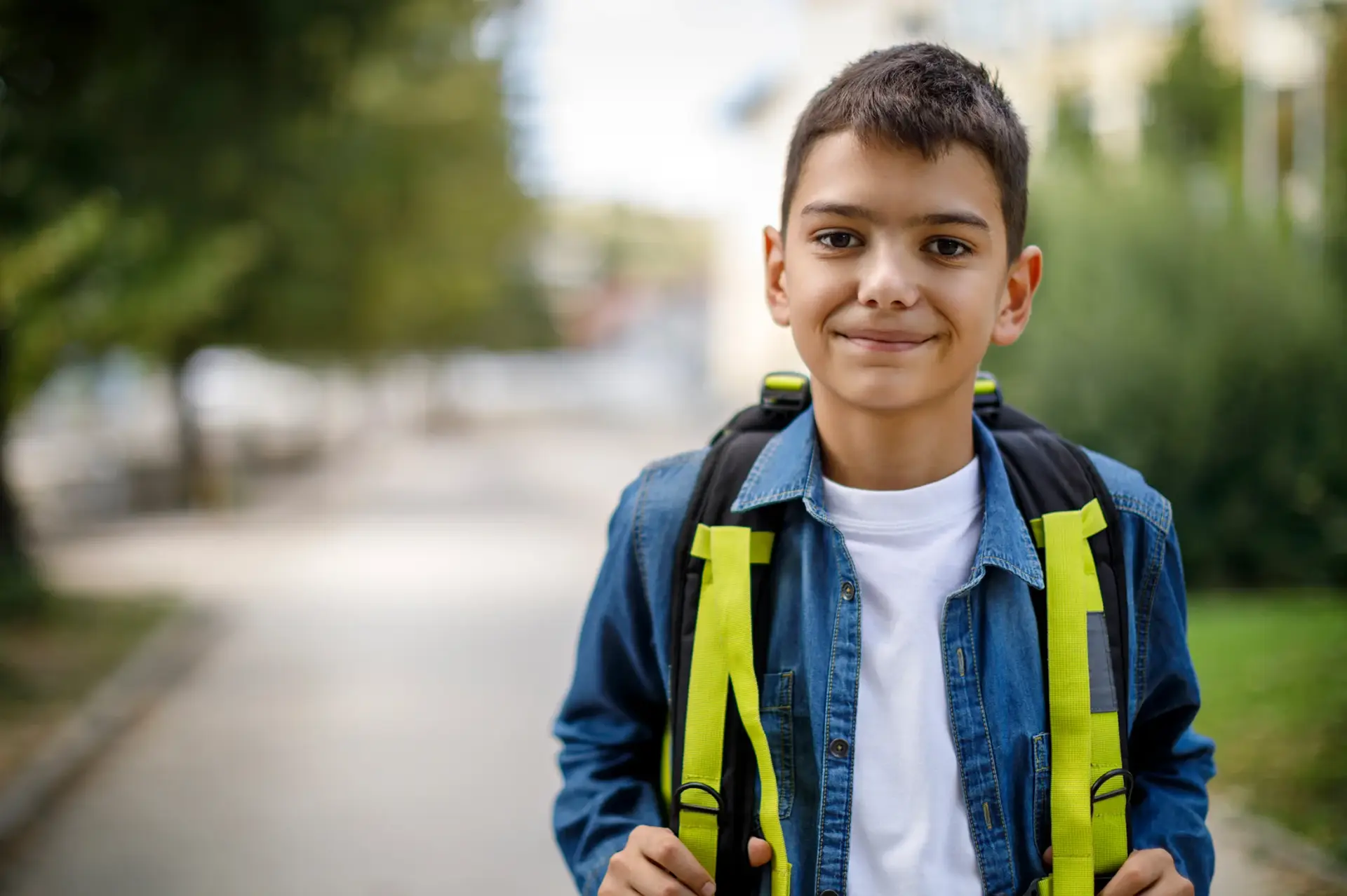 Illustration mettant en avant la sécurité des enfants, symbolisant leur protection dans des environnements publics ou en déplacement.